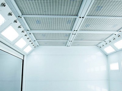 El sistema de aceleración de aire montado en el techo integra la caja de luz, las lámparas y el conducto de aire, los ventiladores están montados en la cámara del techo.